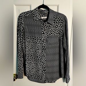 EQUIPMENT long sleeve silk blouse.